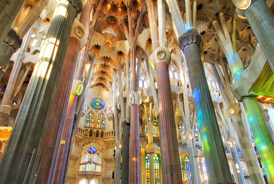 西班牙圣家族大教堂.jpg